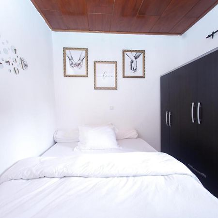 Studio Meuble Carrefour Bastos En Face Du Black And White Yaoundé Екстериор снимка